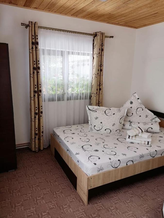Serbeca Brosteni Экстерьер фото